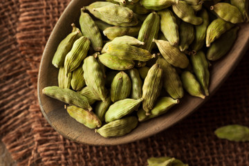 Raw Organic Cardamom Pods