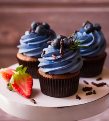 Appetizing cupcakes with blueberries
