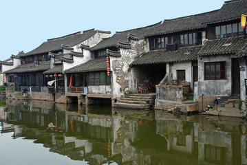 Fototapeta na wymiar Xitang, typical houses and restaurants along the main canal.