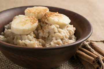 Oatmeal with banana sprinkled ground cinnamon