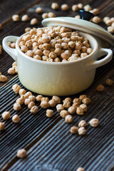 Grains of raw chickpeas