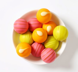 Fruit flavored bonbons