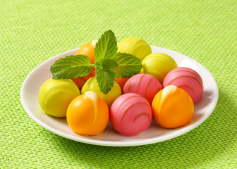 Fruit flavored pralines