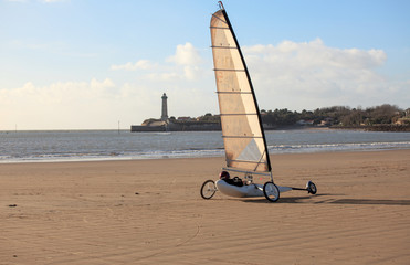 char à voile sur la plage