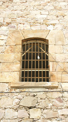 Fototapeta na wymiar Detalle de una ventana del castillo de Montjuic en Barcelona