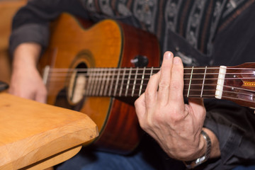 Obraz premium Guitarist playing accoustic guitar