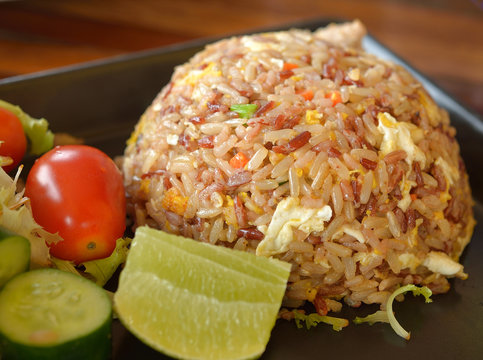 stir-fry brown rice with pork and egg