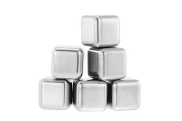 Reusable and non diluting stainless steel chilling fake ice cubes © sasimoto