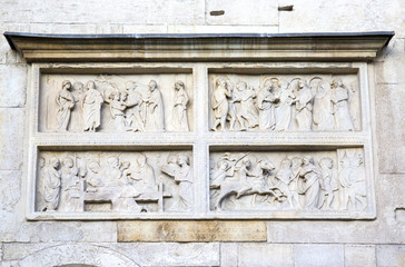 Stone sculptures on the exterior of the Cathedral in Modena (Ita