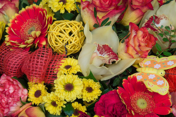 Gemischter bunter Blumenstrauß