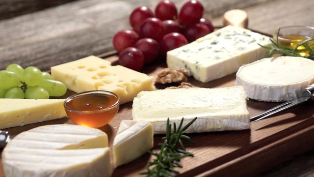 Slide across a Various types of cheese