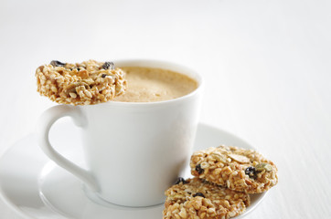 Haferflockenkekse und Kaffee