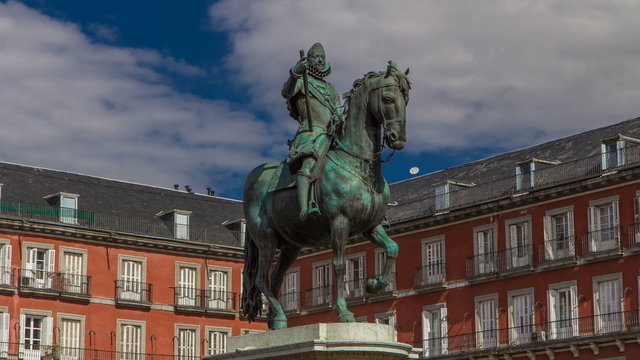 Statue of Philip III timelapse hyperlapse at Mayor plaza in Madrid in a beautiful summer day, Spain