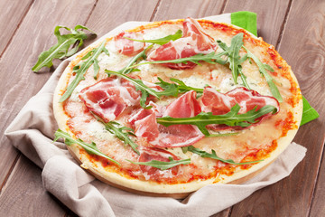 Pizza with prosciutto and mozzarella
