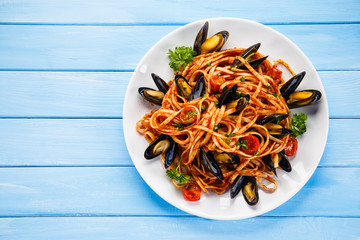 Cooked mussels and pasta 