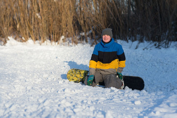 snowboarder walking in a winter day