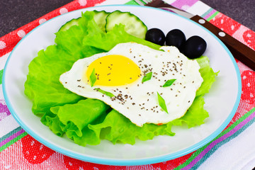 Scrambled Eggs with Chia Seeds, Lettuce and Cucumber