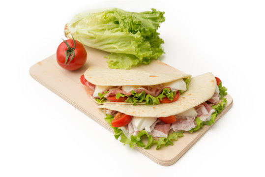 Piadine con prosciutto, mozzarella e verdure