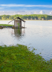 Obraz premium Small old house along the canal with could blue sky in Thailand