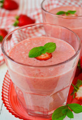 Strawberry smoothies, milk sheyk