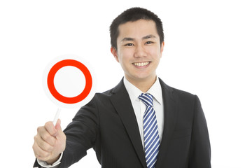 ○を出す男性　ビジネスマン　白バック