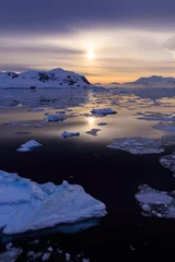 Wandcirkels aluminium Sunset at Lemaire Channel, Antarctica © vadim.nefedov