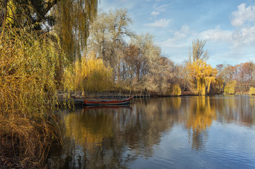 Obraz premium The Upper Pond (Magic Sea) in park 