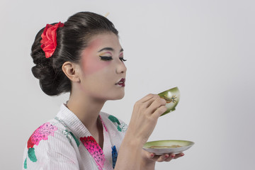 Geisha tomando té