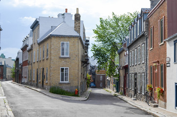 Fototapeta na wymiar Old buildings in Quebec city