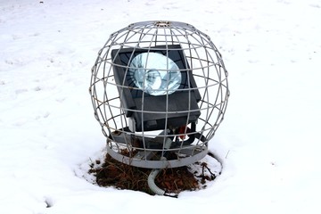 Anti-vandal protection of street lighting
