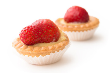 Pasticcini con crema pasticcera e fragole