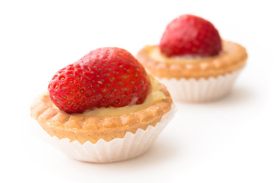 Pasticcini con crema pasticcera e fragole