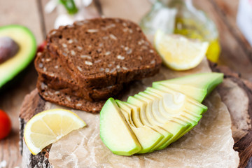 toast with avocado 
