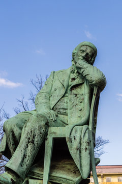 Schumann Statue