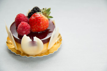  Blueberry cheese cake on top fresh berry