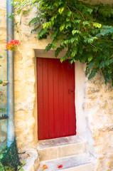 Fototapeta na wymiar Beautiful red door