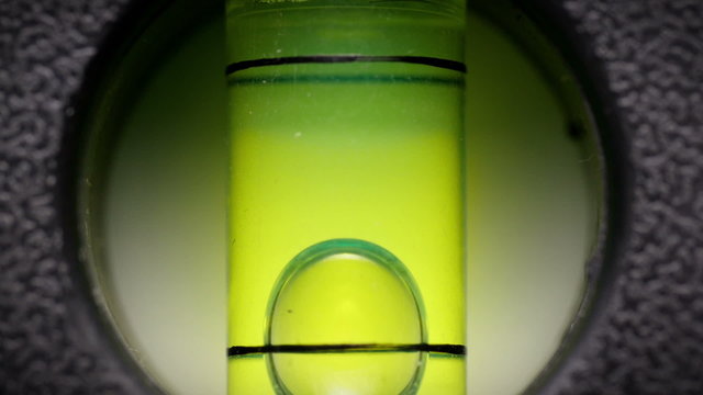 Measuring the flatness with a spirit level.
