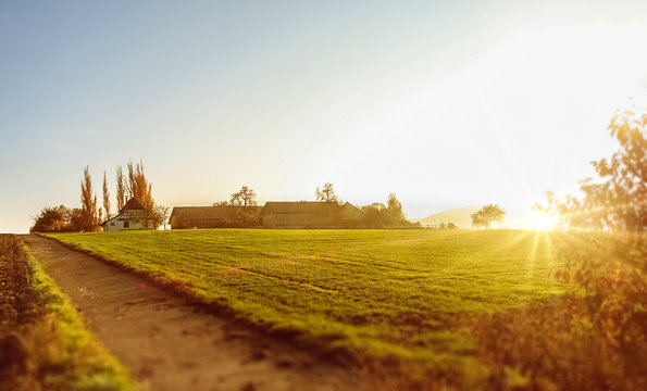 Farm bei Sonnenuntergang