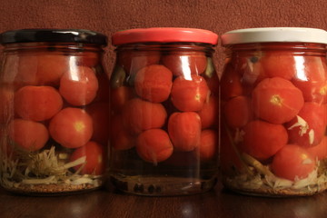 Помидоры в банке;