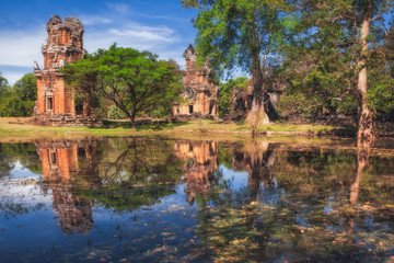 Fototapeta na wymiar SIEM REAP, CAMBODIA. December 16, 2011. Kleangi and Prasat Suor Prat in Angkor Thom