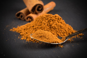 cinnamon ground and sticks