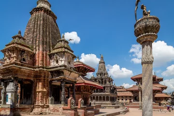 Deurstickers Patan Durbar Square is een van de drie Durbar-pleinen in de Kathmandu-vallei, die allemaal op de werelderfgoedlijst van UNESCO staan. © hakat