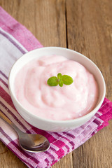 Obraz na płótnie Canvas Pink strawberry yogurt
