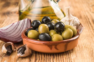 Foto op Plexiglas garlic olive oil and onions © Jultud