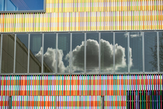 Bunte Fassade der Ludwig-Maximilians-Universität in München 