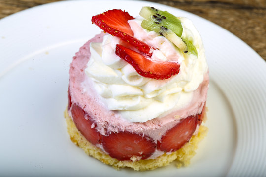 Cake with strawberry
