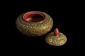 Casket wood craft decorated with a pattern adorned with beautifu