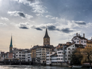 Fototapeta na wymiar View of the riverside of the Limmat and the old town of Zurich -