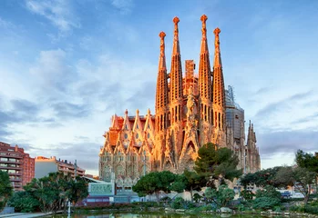 Fotobehang BARCELONA, SPANJE - FEBRUARI 10: La Sagrada Familia - de indruk © TTstudio