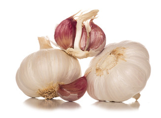 pile of garlic cloves